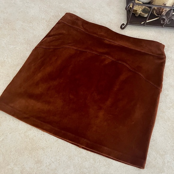 Express faux Suede Skirt NWOT - Picture 2 of 6